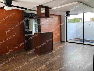 SE RENTA CASA DE TRES NIVELES UBICADA EN RESIDENCIAL ARBOLADA HUAYACAN, 3 RECÁMARAS AMPLIAS C/U CON BAÑO, ALBERCA PRIVADA, AMENIDADES, SEGURIDAD 24 HORAS.