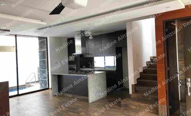 SE RENTA CASA DE TRES NIVELES UBICADA EN RESIDENCIAL ARBOLADA HUAYACAN, 3 RECÁMARAS AMPLIAS C/U CON BAÑO, ALBERCA PRIVADA, AMENIDADES, SEGURIDAD 24 HORAS.