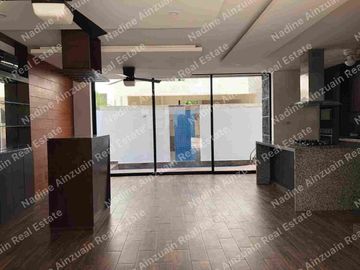 SE RENTA CASA DE TRES NIVELES UBICADA EN RESIDENCIAL ARBOLADA HUAYACAN, 3 RECÁMARAS AMPLIAS C/U CON BAÑO, ALBERCA PRIVADA, AMENIDADES, SEGURIDAD 24 HORAS.