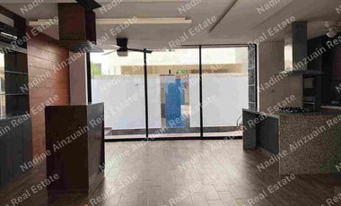 SE RENTA CASA DE TRES NIVELES UBICADA EN RESIDENCIAL ARBOLADA HUAYACAN, 3 RECÁMARAS AMPLIAS C/U CON BAÑO, ALBERCA PRIVADA, AMENIDADES, SEGURIDAD 24 HORAS.