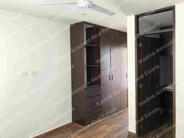 SE RENTA CASA DE TRES NIVELES UBICADA EN RESIDENCIAL ARBOLADA HUAYACAN, 3 RECÁMARAS AMPLIAS C/U CON BAÑO, ALBERCA PRIVADA, AMENIDADES, SEGURIDAD 24 HORAS.