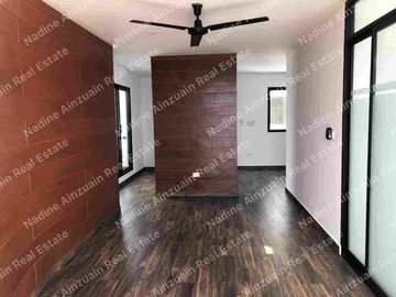 SE RENTA CASA DE TRES NIVELES UBICADA EN RESIDENCIAL ARBOLADA HUAYACAN, 3 RECÁMARAS AMPLIAS C/U CON BAÑO, ALBERCA PRIVADA, AMENIDADES, SEGURIDAD 24 HORAS.