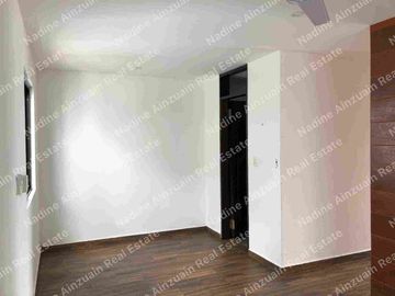 SE RENTA CASA DE TRES NIVELES UBICADA EN RESIDENCIAL ARBOLADA HUAYACAN, 3 RECÁMARAS AMPLIAS C/U CON BAÑO, ALBERCA PRIVADA, AMENIDADES, SEGURIDAD 24 HORAS.