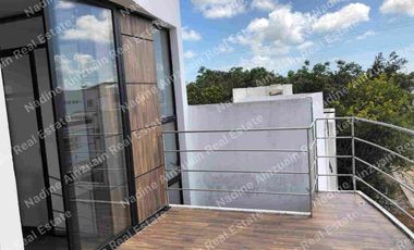 SE RENTA CASA DE TRES NIVELES UBICADA EN RESIDENCIAL ARBOLADA HUAYACAN, 3 RECÁMARAS AMPLIAS C/U CON BAÑO, ALBERCA PRIVADA, AMENIDADES, SEGURIDAD 24 HORAS.