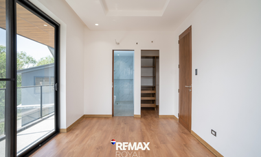 3 Storey with Basement for Sale in McKinley Hill Village Taguig City