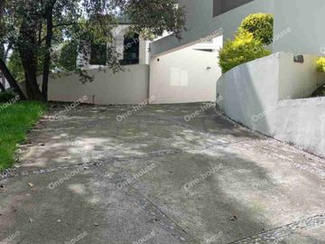 RENTA DE HERMOSA RESIDENCIAL EN CLUB DE GOLF VALLE ESCONDIDO