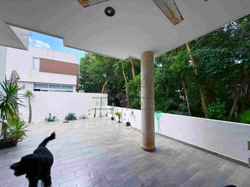 se vende o renta casa en cumbres Cancún