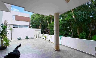 se vende o renta casa en cumbres Cancún