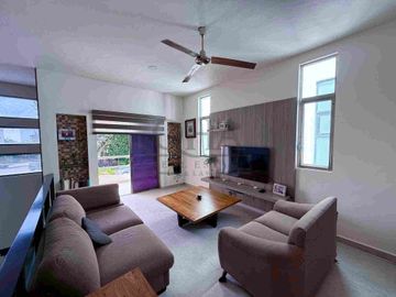 se vende o renta casa en cumbres Cancún