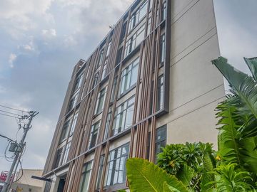 FOR LEASE AND FOR SALE OFFICE BUILDING IN MANDALUYONG CITY 6 STOREY FULLY FURNISHED 1,067 SQM. 10 CAR PARKING PHP 127,000,000 || PHP 688,000