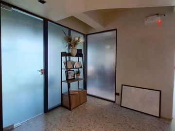FOR LEASE AND FOR SALE OFFICE BUILDING IN MANDALUYONG CITY 6 STOREY FULLY FURNISHED 1,067 SQM. 10 CAR PARKING PHP 127,000,000 || PHP 688,000