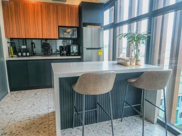 FOR LEASE AND FOR SALE OFFICE BUILDING IN MANDALUYONG CITY 6 STOREY FULLY FURNISHED 1,067 SQM. 10 CAR PARKING PHP 127,000,000 || PHP 688,000