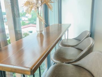 FOR LEASE AND FOR SALE OFFICE BUILDING IN MANDALUYONG CITY 6 STOREY FULLY FURNISHED 1,067 SQM. 10 CAR PARKING PHP 127,000,000 || PHP 688,000
