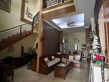 Dijual Rumah 
Harapan Indah 1, Kota Bekasi
