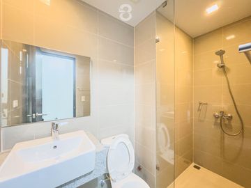 Uptown Parksuites, 2-Bedroom Unit for Sale, BGC