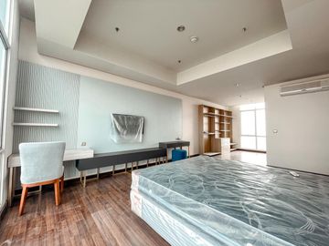 DISEWAKAN APARTEMEN LUXURY ADHIWANGSA B DENGAN LONG GOLF VIEW DEKAT GRAHA FAMILI