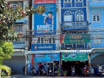Four-story commercial building, 23.2 sq.wah. Located near Ngern Tid Lor (Ladprao branch), Soi Ladprao 80, Intersection 2, Ladprao Road, Pracha Rat Bam