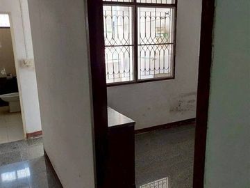 Four-story commercial building, 23.2 sq.wah. Located near Ngern Tid Lor (Ladprao branch), Soi Ladprao 80, Intersection 2, Ladprao Road, Pracha Rat Bam