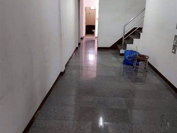 Four-story commercial building, 23.2 sq.wah. Located near Ngern Tid Lor (Ladprao branch), Soi Ladprao 80, Intersection 2, Ladprao Road, Pracha Rat Bam
