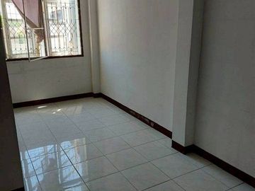 Four-story commercial building, 23.2 sq.wah. Located near Ngern Tid Lor (Ladprao branch), Soi Ladprao 80, Intersection 2, Ladprao Road, Pracha Rat Bam