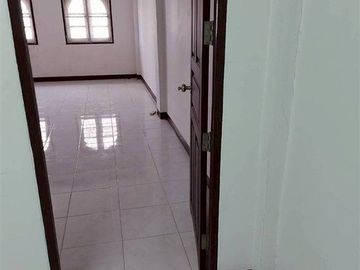 Four-story commercial building, 23.2 sq.wah. Located near Ngern Tid Lor (Ladprao branch), Soi Ladprao 80, Intersection 2, Ladprao Road, Pracha Rat Bam