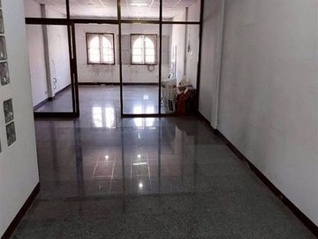 Four-story commercial building, 23.2 sq.wah. Located near Ngern Tid Lor (Ladprao branch), Soi Ladprao 80, Intersection 2, Ladprao Road, Pracha Rat Bam