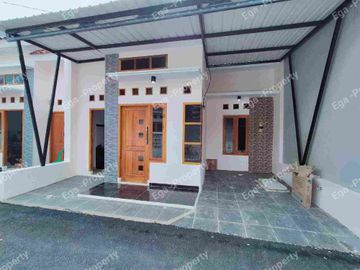 Lokasi pinggir jalan free canopi dan AC..