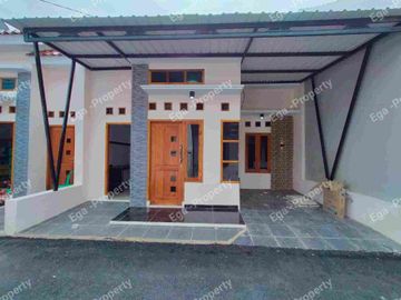 Lokasi pinggir jalan free canopi dan AC..