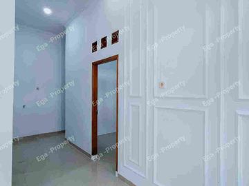 Lokasi pinggir jalan free canopi dan AC..