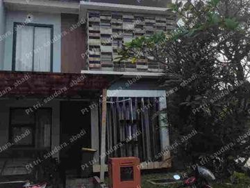 townhouse.   rapi. asri.    3. kt.     kawasan. sgt  berkembang.   hrg. super. terjangkau.    14 memit. mrt lebak. bulus.  akses. kemana2. dekat.    hrg. lokasi. bagus.  nego. sd. jadi.  byr.  cash. diskon. gede