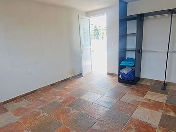 SUITE / LOFT CON CLÓSET Y BAÑO COMPLETO (Max. 2 PERSONAS)