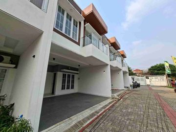 di jual rumah mewah lokasi strategis di kebagusan jaksel