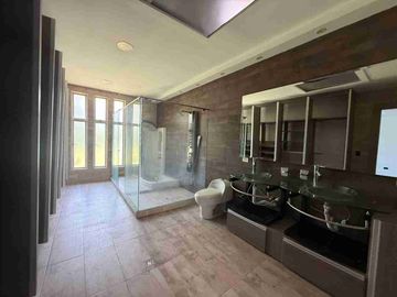RENTA CASA CAMPESTRE. 4 ALCOBAS 5 BAÑOS CON APARTAMENTO INDEPENDIENTE DE 2 ALCOBAS