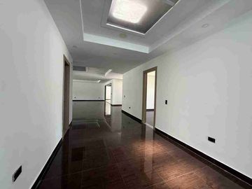 RENTA CASA CAMPESTRE. 4 ALCOBAS 5 BAÑOS CON APARTAMENTO INDEPENDIENTE DE 2 ALCOBAS