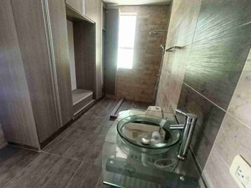 RENTA CASA CAMPESTRE. 4 ALCOBAS 5 BAÑOS CON APARTAMENTO INDEPENDIENTE DE 2 ALCOBAS