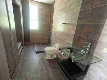 RENTA CASA CAMPESTRE. 4 ALCOBAS 5 BAÑOS CON APARTAMENTO INDEPENDIENTE DE 2 ALCOBAS