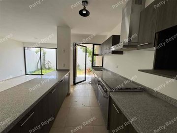 Casa en VENTA en Querétaro, excelente zona dentro del Refugio.