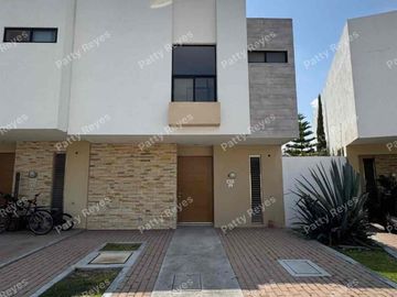 Casa en VENTA en Querétaro, excelente zona dentro del Refugio.