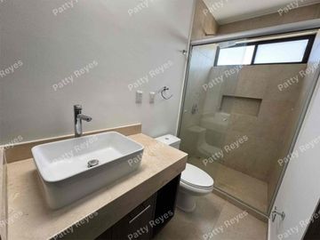 Casa en VENTA en Querétaro, excelente zona dentro del Refugio.