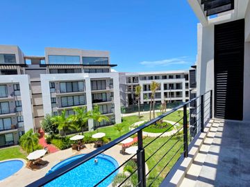 Condominio EN VENTA en Altea Puerto Vallarta con vista a áreas verdes, alberca y montaña