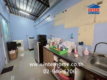 Two-story townhome, 23.9 sq.wah, Pruksa Ville 38, Soi Musikthong 6, Namdaeng-Bang Phli Road, Bang Phli, Samut Prakan.