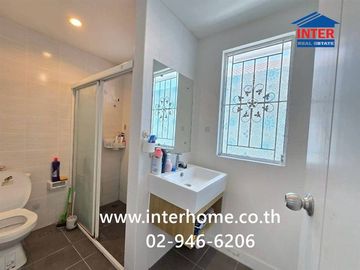 Two-story townhome, 23.9 sq.wah, Pruksa Ville 38, Soi Musikthong 6, Namdaeng-Bang Phli Road, Bang Phli, Samut Prakan.