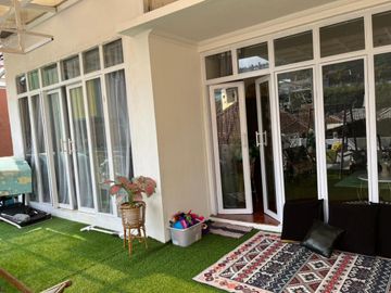 Dijual cepat rumah 3  lantai  gdg  Kahuripan  lembang bandung barat  siap huni hnya cash saja...