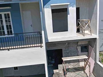 Di jual rumah 2 lantai Surabaya