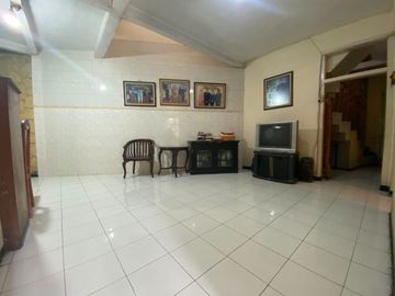 Dijual Rumah Area Burangrang Bandung Kota Carport 6 Mobil