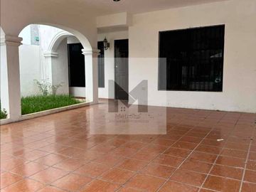 Casa en renta en Francisco de Montejo – Zona La Castellana