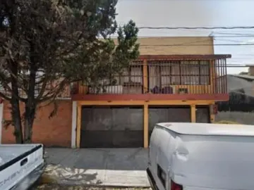 CASA EN REMATE EN PETROLERA TAXQUELA COYOACAN