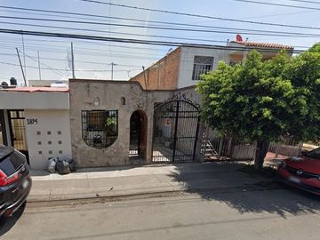 VENTA DE CASA EN AV VALLE DE ATEMAJAC COLONIA JARDINES DEL VALLE MUNICIPIO ZAPOPAN C.P. 45138 JALISCO