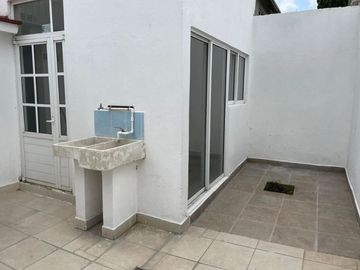 VENTA DE CASA EN AV VALLE DE ATEMAJAC COLONIA JARDINES DEL VALLE MUNICIPIO ZAPOPAN C.P. 45138 JALISCO