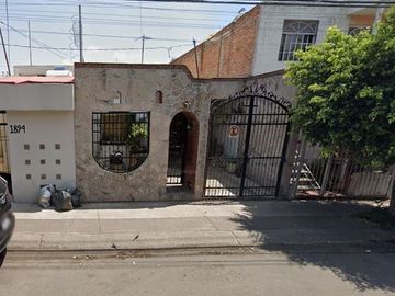 VENTA DE CASA EN AV VALLE DE ATEMAJAC COLONIA JARDINES DEL VALLE MUNICIPIO ZAPOPAN C.P. 45138 JALISCO